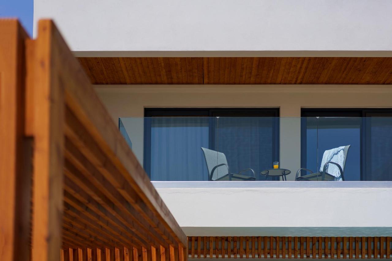 Villa Aethrion & *