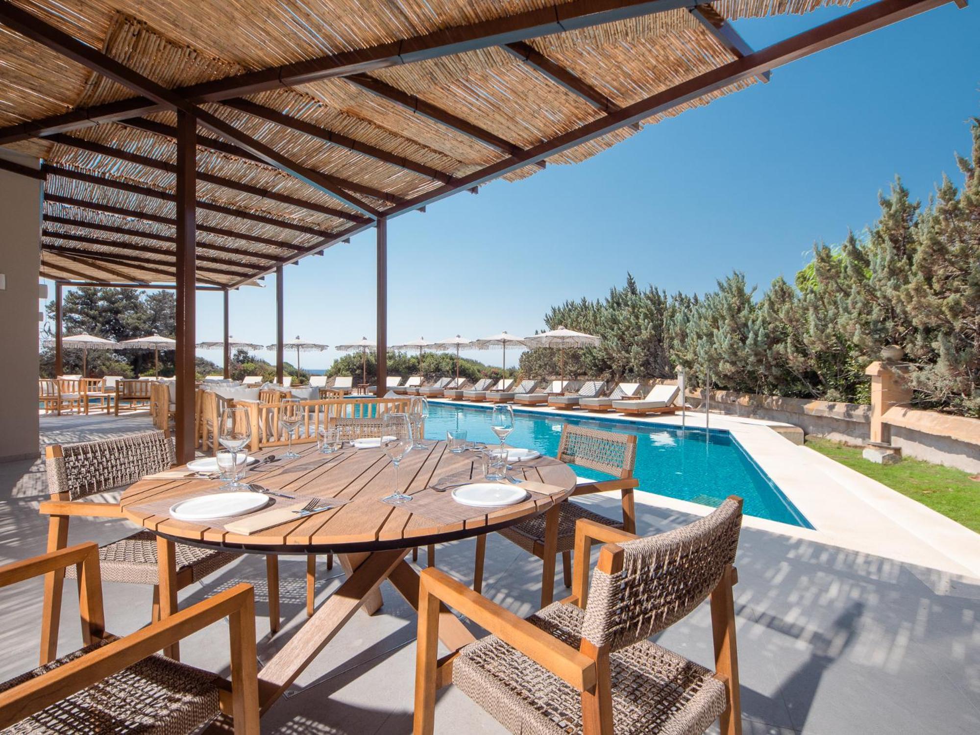 Villa Aethrion & *