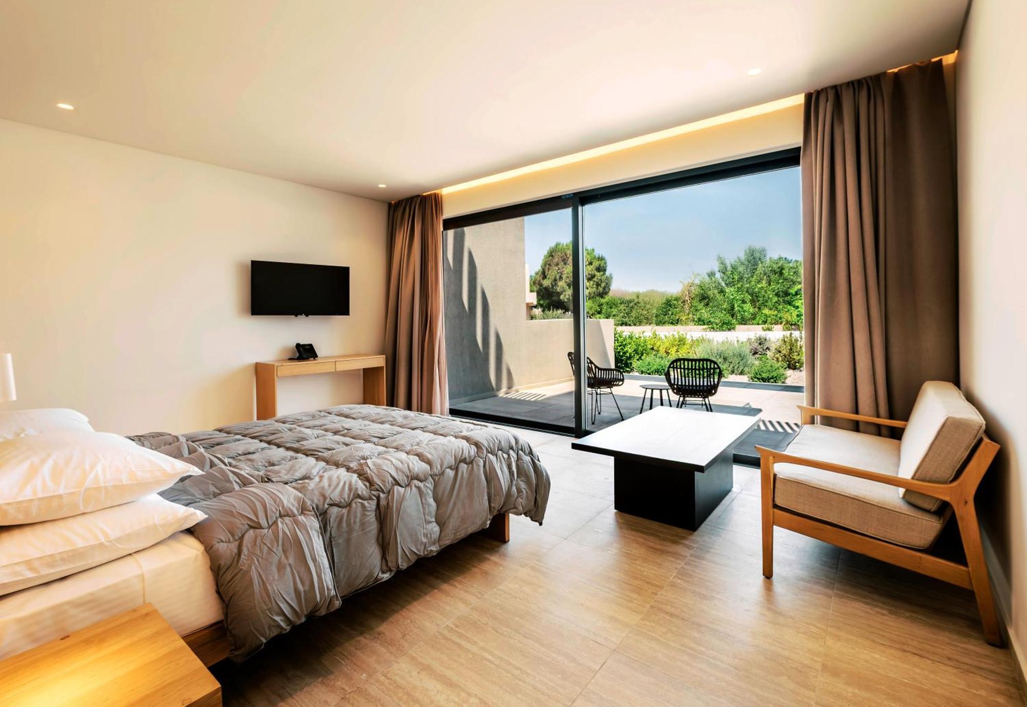 Villa Aethrion & *